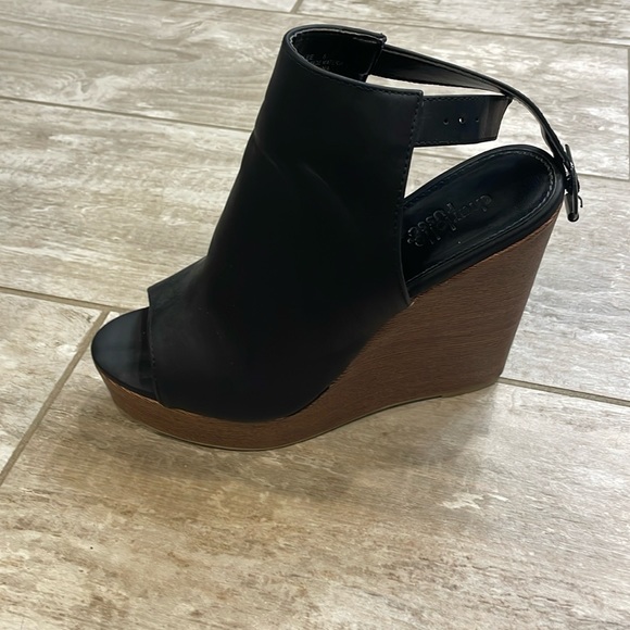 Black wedge sandals - Picture 1 of 6